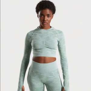 Gymshark CAMO SEAMLESS LONG SLEEVE CROP TOP